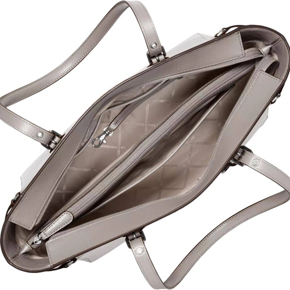 SOLD! NEW! Michael Kors Pearl Grey Voyager Crossgrain Leather Medium Tote Bag - Picture 5 of 12